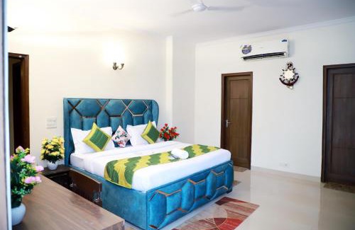 Saket Apartment | Fortune Home Service Apartment 3Bhk,E-28, Saket 2B