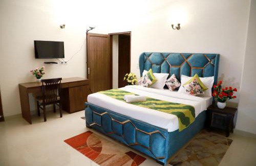 Saket Apartment | Fortune Home Service Apartment 3Bhk,E-28, Saket 2B