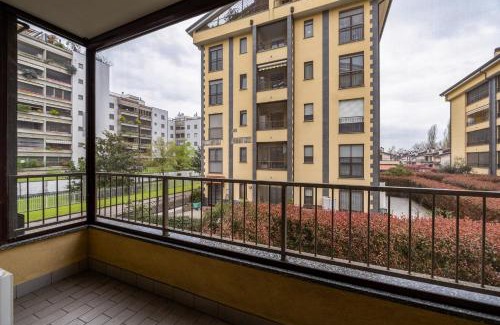 Rozzano Apartment | Forum Assago 5 min - APT with Double Terrace
