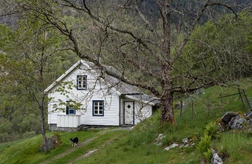 Hjelmeland House | Fossane gard