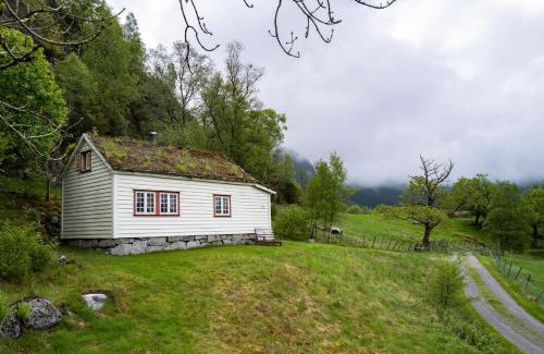 Hjelmeland House | Fossane gard