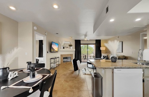 Fountain Hills Condo | Fountain Hills Grand Patio Spectacular. 2 King Master Suites.