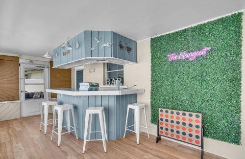 Largo House | Four Bed Home with Pool Game Room Bar Near Beach