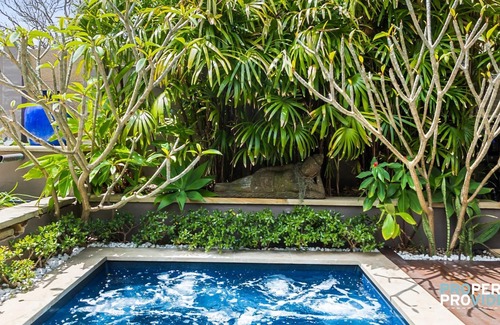 Manly House | Four Bed Tropical Oasis with Spa in Manly!