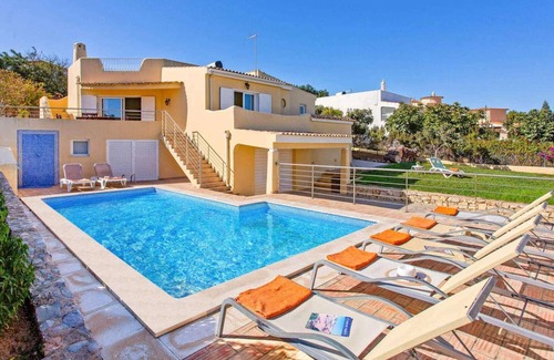 Patio Villa | Four bed villa with pool in Albufeira.