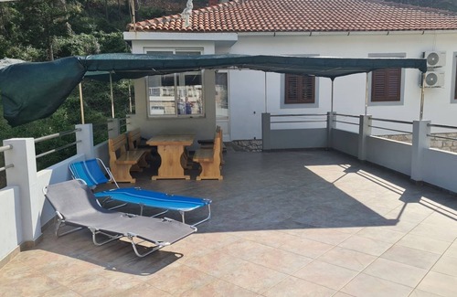 Zastrazisce Apartment | Four-bedroom apartment near beach Cove Vela Stiniva, Hvar (A-19895-a)