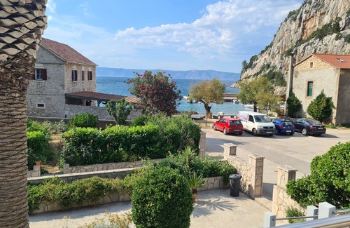 Zastrazisce Apartment | Four-bedroom apartment near beach Cove Vela Stiniva, Hvar (A-19895-a)