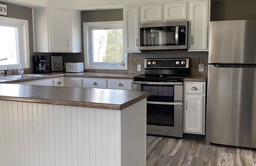 Kincheloe House | Four Bedroom Family and Pet Friendly Home on a Quiet, Private LAKE!