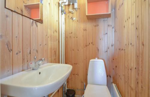 Lild Strand House | Four-Bedroom Holiday Home In Frostrup
