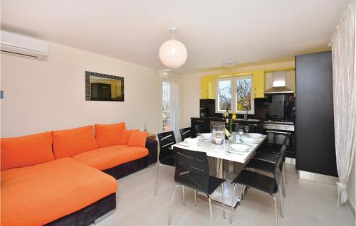 Lecevica House | Four-Bedroom Holiday Home In Lecevica