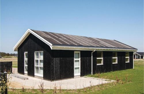 Grønhøj House | Four-Bedroom Holiday Home In Lokken