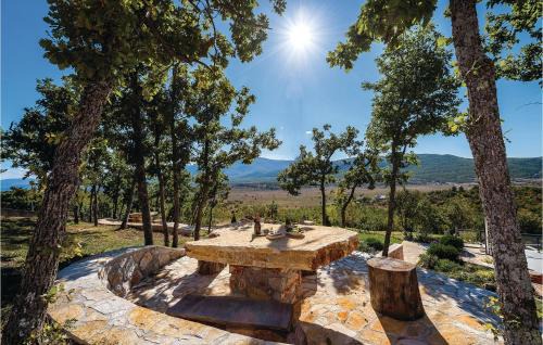 Kijevo House | Four-Bedroom Holiday Home In Kijevo