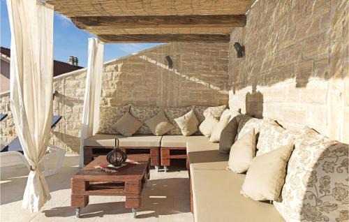 Kijevo House | Four-Bedroom Holiday Home In Kijevo