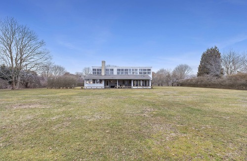 Bridgehampton House | Four Bedroom Home in Amazing Bridgehampton Location