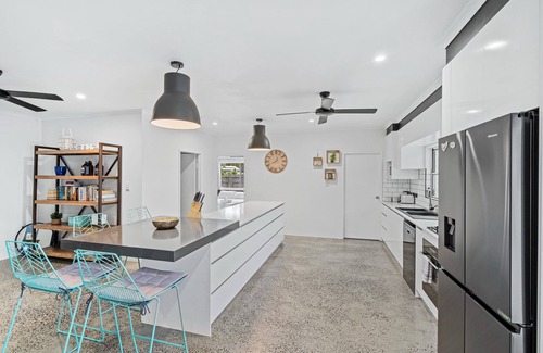 Holloways Beach Apartment | Four Bedroom House @ Holloways Beach