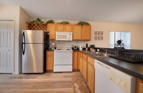Westbury House | Four Bedroom Pool Home - 143 FL - Vusa