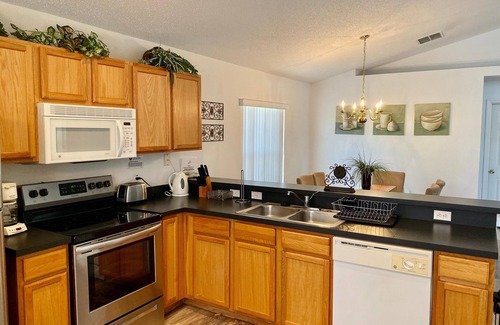 Westbury House | Four Bedroom Pool Home - 143 FL - Vusa