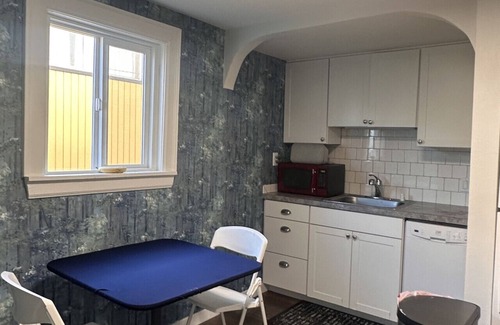 Western Addition Apartment | Four Bedrooms near UW Cap Hill and Arboretum
