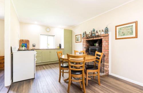 Forest Land House | Four Bull Hut