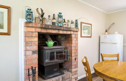 Forest Land House | Four Bull Hut