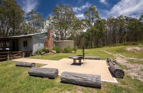 Forest Land House | Four Bull Hut
