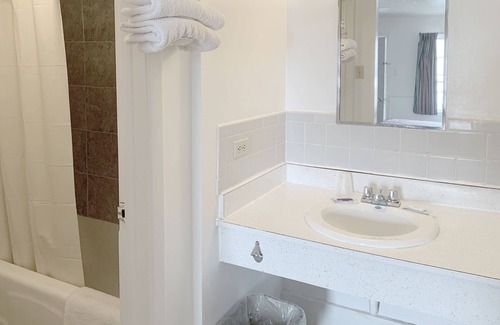 Portsmouth Hotel | Four Keys Inn