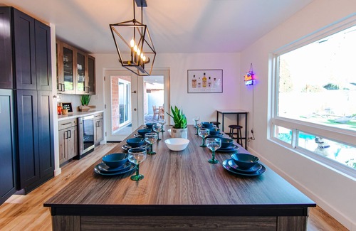 Scottsdale Estates Ten House | Four Palms | Pool BBQ Fire Pit | 5 min to Old Town