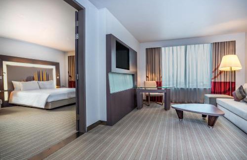 Ploenchit Hotel | Four Points by Sheraton Bangkok Ploenchit Sukhumvit , Phloen Chit Station