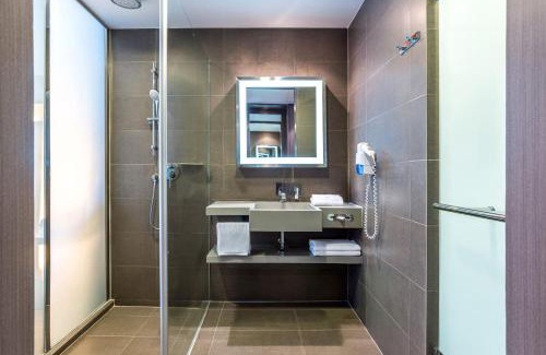 Ploenchit Hotel | Four Points by Sheraton Bangkok Ploenchit Sukhumvit , Phloen Chit Station