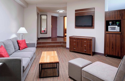 Novi Hotel | Four Points by Sheraton Detroit Novi