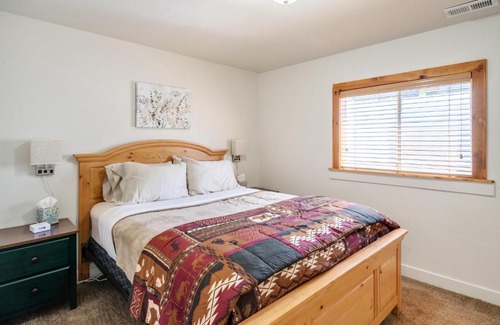 Cottonwood Heights Ski Chalet | Four resorts within 20 minutes from your door step!