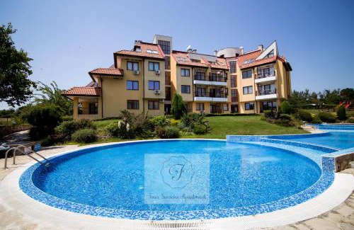Avren Apartment | Four seasons apartment - Oasis beach resort
