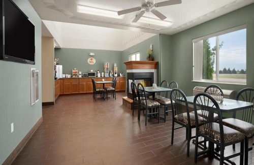 Bottineau Hotel | Four Seasons Inn