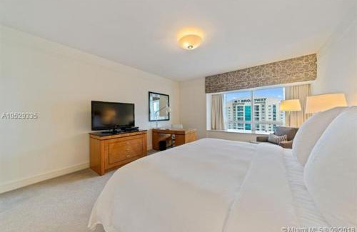 Brickell Apartment | Four Seasons Miami Two bedroom king suite