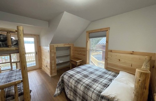 Eagle Bay Cabin | Fourth Lake Getaway Lodges ~BlueSky Lodge