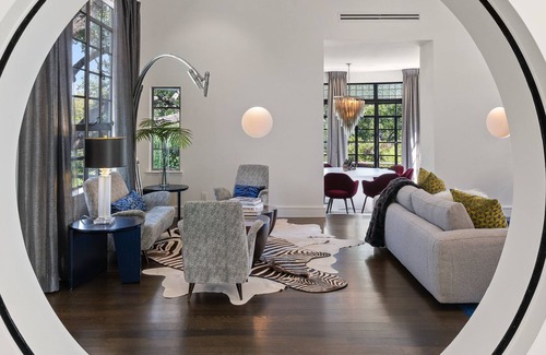 Old West Austin House | Fourth Night Free* I Theatre I Downtown I Views I Pool l Rooftop