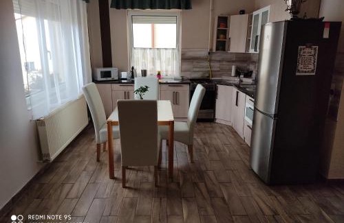 Heviz Apartment | Fox Apartmanok