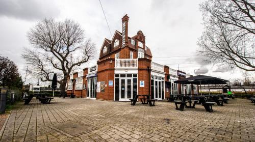 Custom House Hotel | Fox Connaught London ExCel