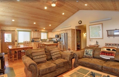 Lazy Acres House | Fox Den Lodge