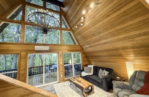 Jones Mills House | Fox Hill Cabin Where Country Charm Meets Town Convenience