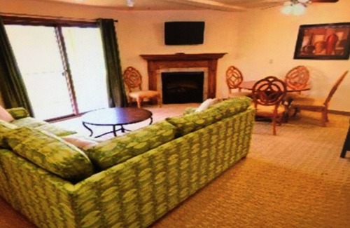 Mishicot Condo | Fox Hills Resort -A Golf Resort Close to Lake Michigan, Green Bay & Door County