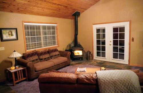 Indian Mountain House | Fox Hole Serene Secluded Private Cabin Hot Tub