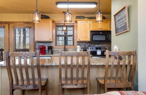 Reeds Spring House | Fox Hollow Family Lodge