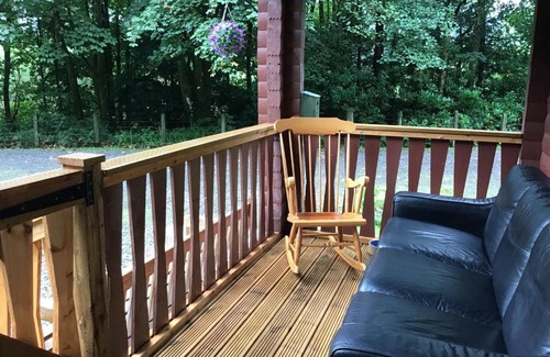 Rashfield Ski Chalet | Fox Lodge Traditional Log Cabin