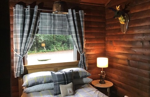 Rashfield Ski Chalet | Fox Lodge Traditional Log Cabin