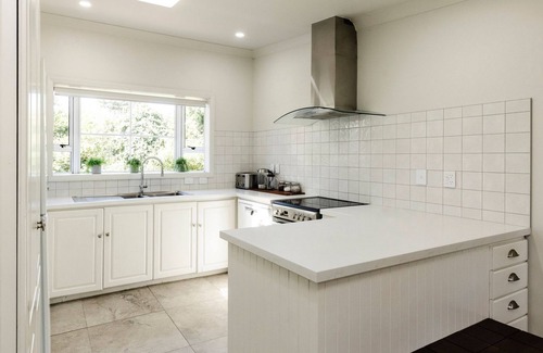 New Plymouth House | FOX MANOR - HIGH-END QUALITY