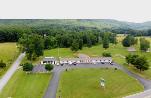 Max Meadows Hotel | Fox Mountain Inn