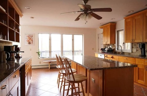 West Kill House | Fox & Quail: 5BR, pond, hike, ski, swim