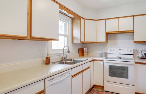 Lincoln House | Fox Run Bungalow w/Patio & Yard in Lincoln!