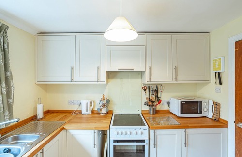 Rockcliffe Cottage | Foxbrae Cottage - a cottage that sleeps 6 guests in 3 bedrooms